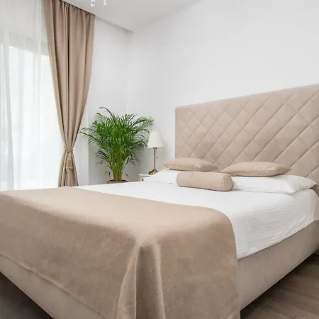 Samstag 4* سبليت